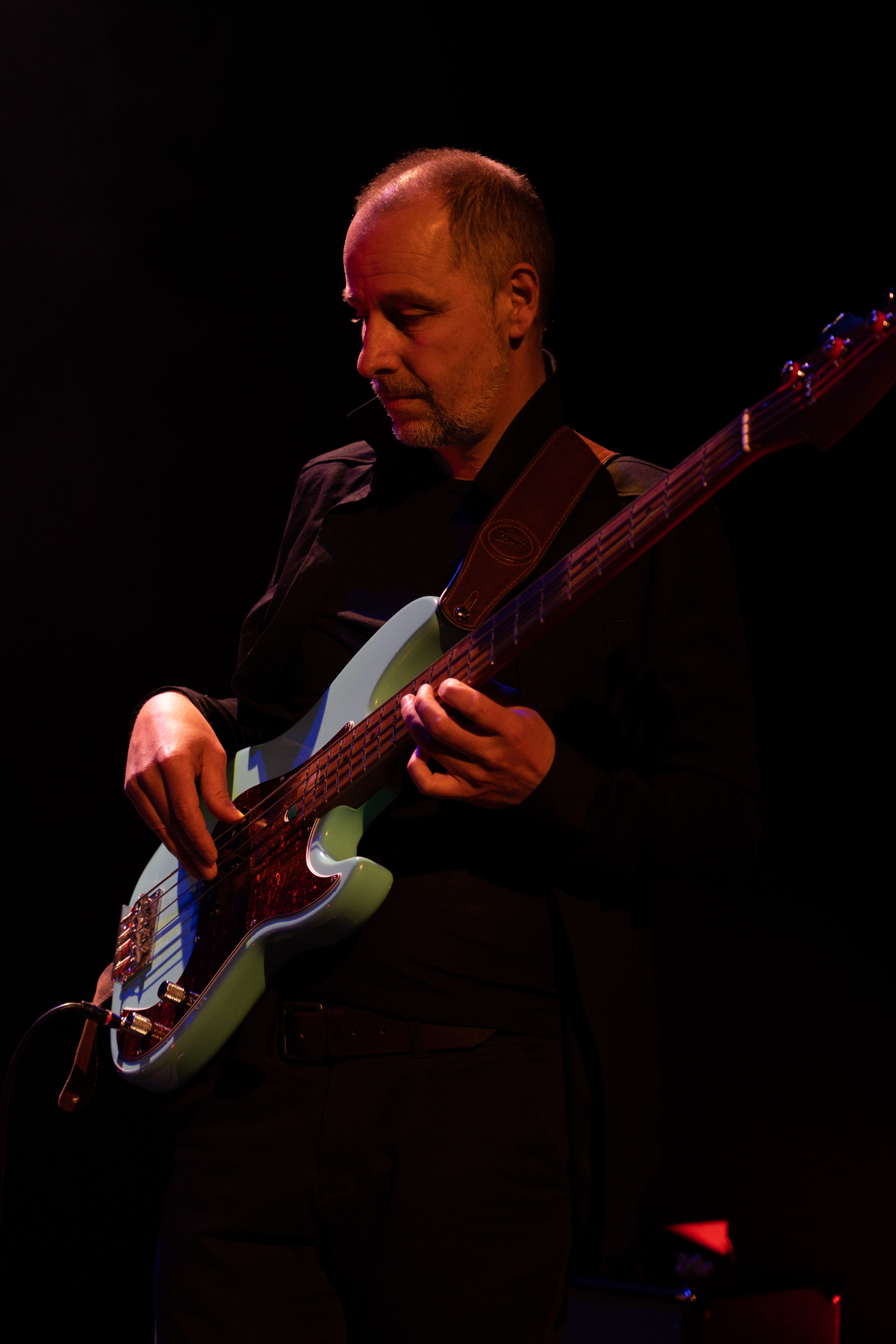 Mustang Sammy sur scène devant le public